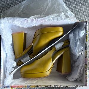 Jeffrey Campbell Vivre platform heels in chartreuse